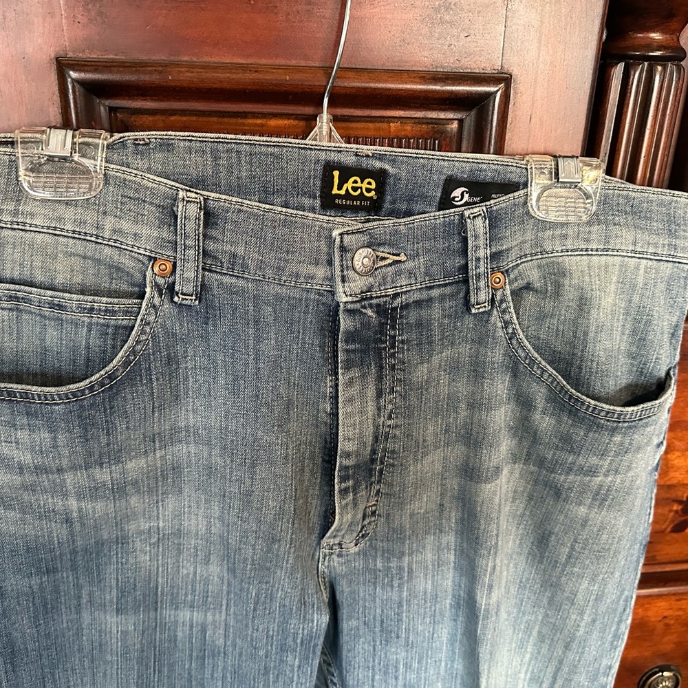 Men’s Lee Regular Fit Blue Jeans - Excellent Gently Used - 36”x30”